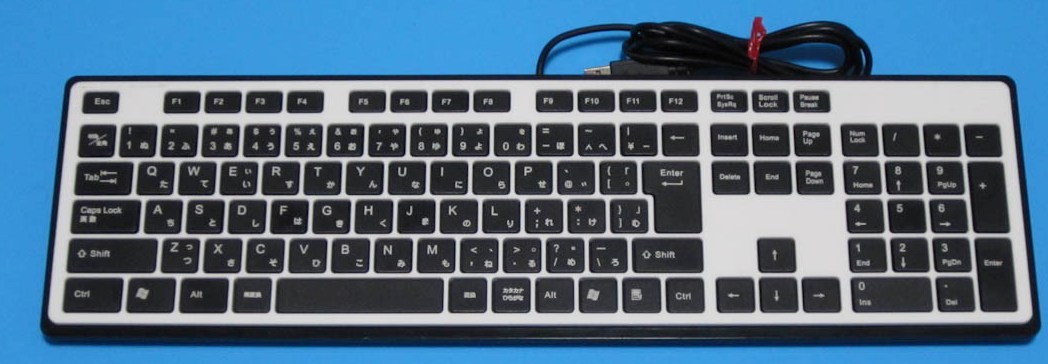 作成したキーガードをキーボードに被せた状態上面の写真