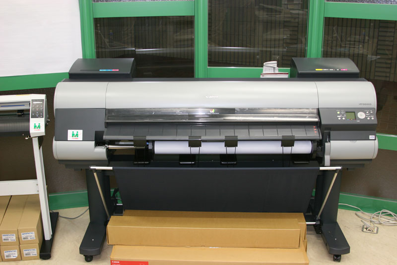 助成事業にて導入した大判印刷機の写真